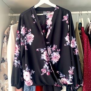 SOHO blouse, pretty and like new!